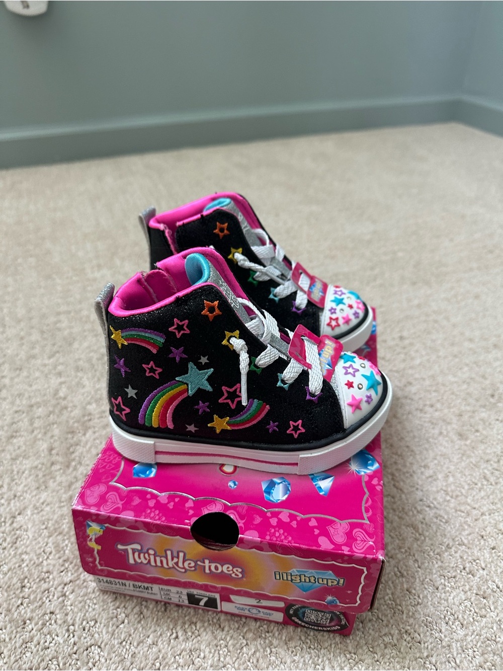 Skechers Twinkle Toes Light-Up Shoes – Toddler Size 7 – New in Box